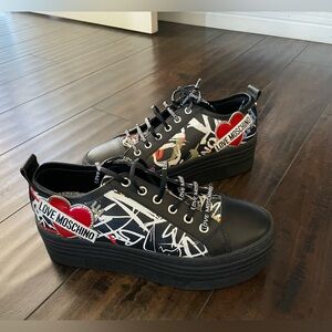 Love MoschinoGraffiti Print Platform Sneaker black graffiti